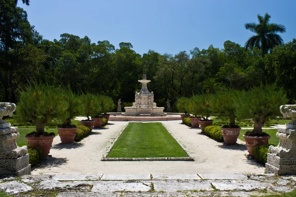 Giardino ornamentale curato — Foto Stock