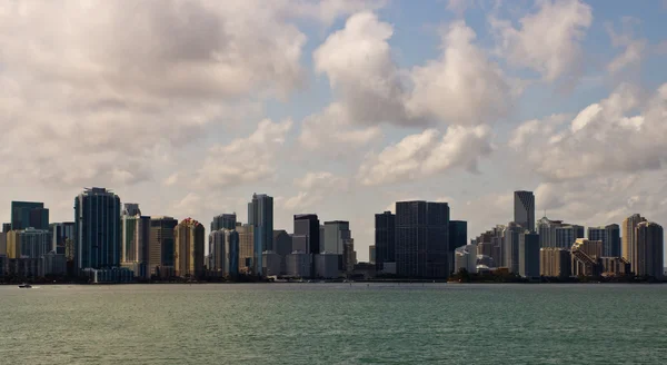 迈阿密天际线上晴朗的一天 — 图库照片