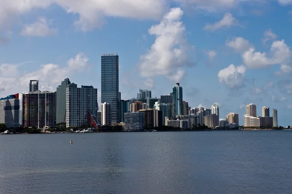 Miami skyline em um dia ensolarado — Fotografia de Stock