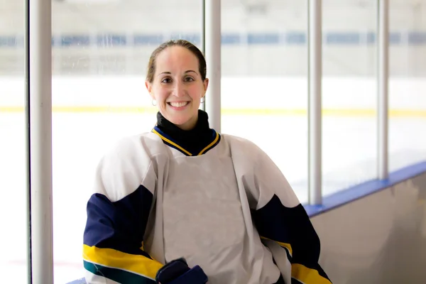 Joueuse de hockey sur glace après un match — Photo