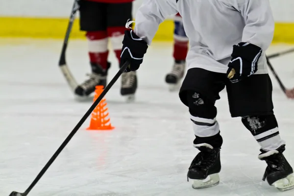 Ice hockey praktijk voor kinderen Stockfoto