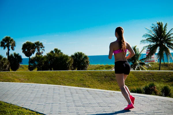 Hispanic girl running in a tropical park — Stock Photo, Image