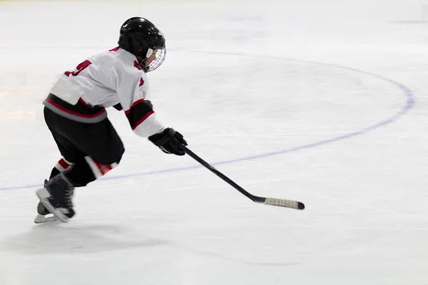 Child playing minor hockey — Stock Photo, Image