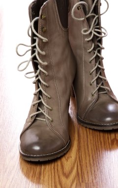 yüksek topuk çizmeler