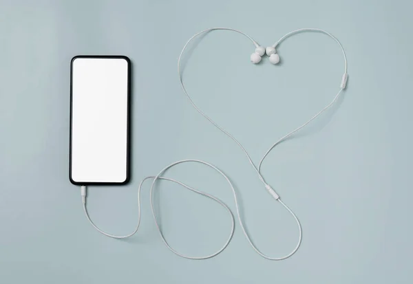 Смартфон Білим Порожнім Екраном Копіювання Підключеними Навушниками Формі Серця Лежить — стокове фото