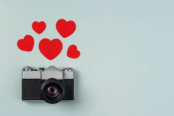 Concept Photo Retro Camera Red Hearts Blue Background Place Copy — Stock Photo, Image