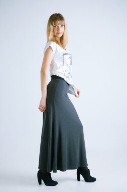 beyaz zemin üzerinde romantik güzel sarışın Bayan