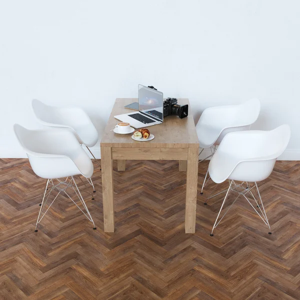 Eleganza sala da pranzo con tavolo in legno classico e sedie bianche — Foto Stock