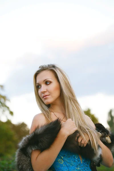 Fashion portrait of young sensual woman in garden — Stock Photo, Image