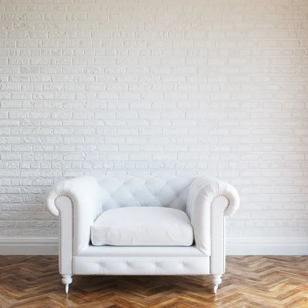 Intérieur en brique de murs blancs avec fauteuil en cuir classique — Photo