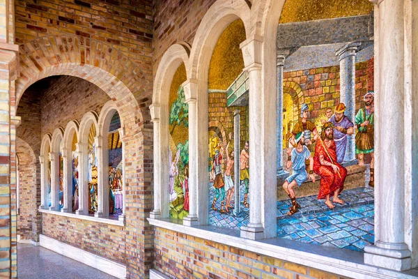 Mosaiken Der Außenseite Des Heiligtums Madonna Del Splendor Giulianova Italien — Stockfoto