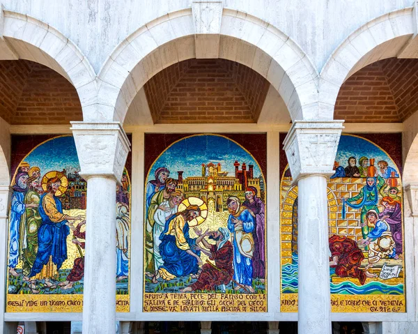 Ψηφιδωτό Στο Ιερό Παναγία Του Μεγαλείου Στην Giulianova Ιταλία — Φωτογραφία Αρχείου