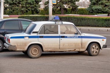25 Ekim Caddesi, Tiraspol, Transnistria, Moldova 'da polis arabası