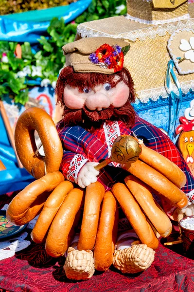 Stuffed Doll Holding Traditional Shushki Sweed Bread Rings — Stock Photo, Image