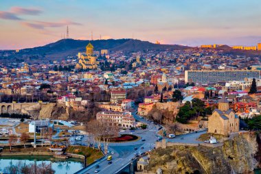Tiflis 'in günbatımında Narikala kalesinden çekilmiş görüntüsü, Tiflis, Georgia