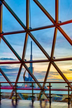 Gün batımında Alfabe Kulesi 'nden Le Meridien manzarası, Batumi, Georgia