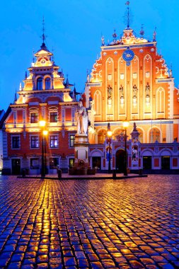 Evi siyah nokta, riga, Letonya