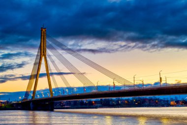 Vansu Köprüsü üzerinde gün batımı, Riga, Letonya