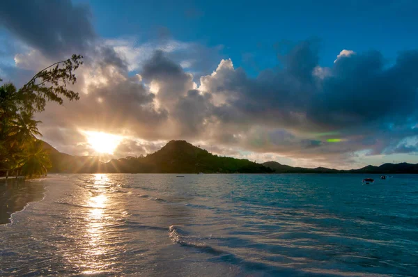 Sunset Anse Volbert Praslin Seychelles — стокове фото