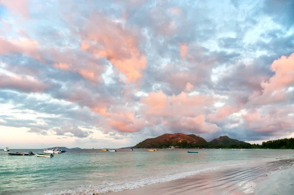 Sunset Anse Volbert Praslin Seychelles — стокове фото
