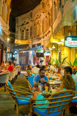 Bükreş 'in orta kesiminde bir cadde olan Pasajul Macca-Vilacross, Romanca