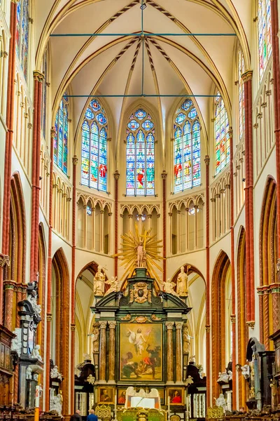 比利时弗兰德布鲁日圣萨尔瓦多大教堂的内部 — 图库照片