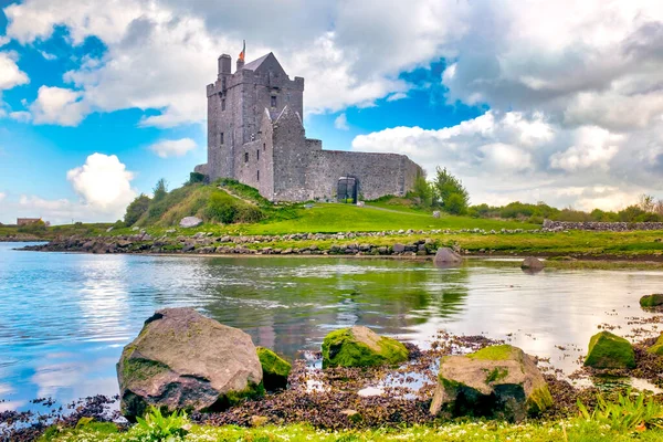 Dunguaire Castle County Galway Irlanda Imagens De Bancos De Imagens