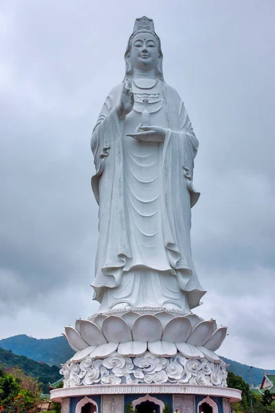 Gigantyczna Figura Bodhisattwy Bogini Miłosierdzia Nang Wietnam — Zdjęcie stockowe