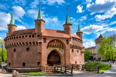 Büyük barbikalı ve St Florian kapısı, Krakow, Polonya