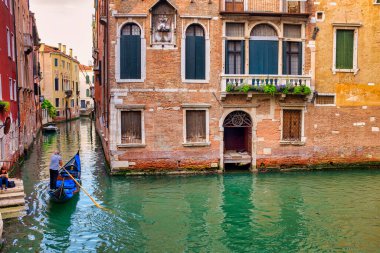 Rio di San Zulian ve Rio di Santa Maria Formosa arasında Fondamenta de Anzolo, Venedik, İtalya