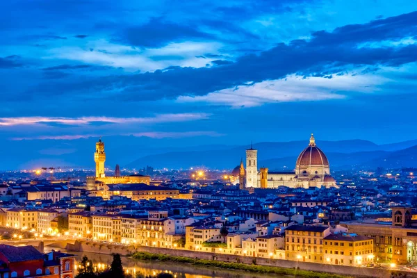 意大利佛罗伦萨米开朗基罗广场的Palazzo Della Signoria和Duomo Firenze景观 — 图库照片