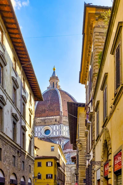意大利佛罗伦萨Via Dei Servi的Duomo Firenze Cupola景观 — 图库照片