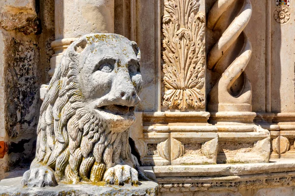 Львиная Скульптура Фасаде Кафедрального Собора Терамо Италия — стоковое фото