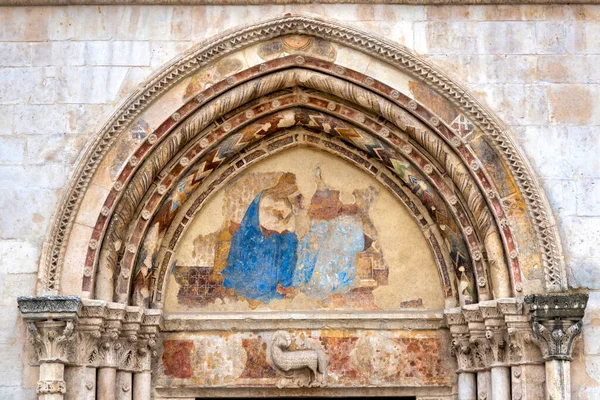 Incoronazione Della Vergine Sulla Lunetta Della Chiesa Santa Maria Della — Foto Stock