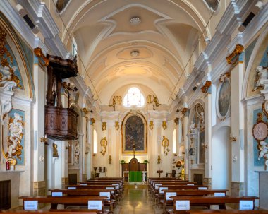 Chiesa della Santissima Trinita 'nın içi, Chieti İtalya