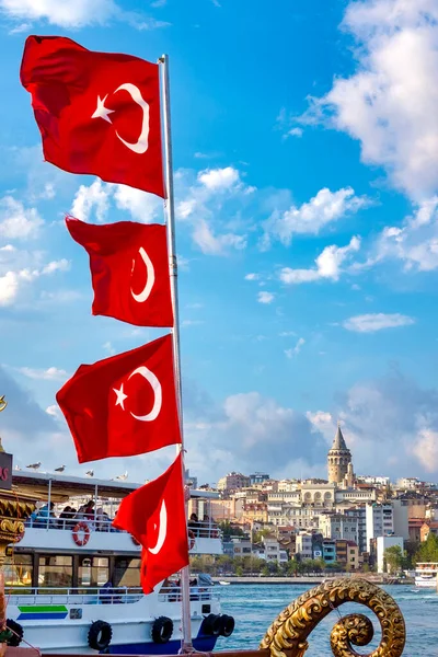 İstanbul, İstanbul ve Türk Boğazı 'ndan Karaköy' ün ufuk çizgisi