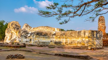 Wat Lokayasutharam, Ayutthaya, Tayland 'ın yaslanmış Buda' sı