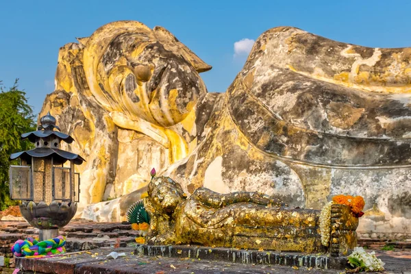 Reclining Buddha Wat Lokayasutharam Ayutthaya Thailand — стоковое фото