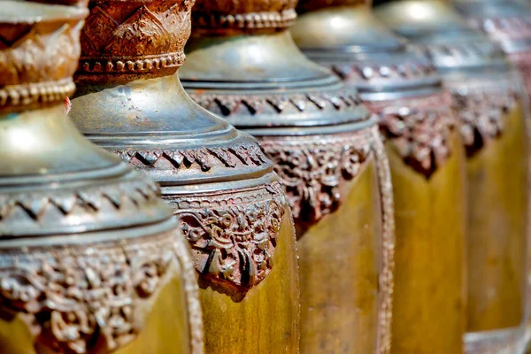 Campanas Wat Phra Singh Chiang Mai Tailandés — Foto de Stock