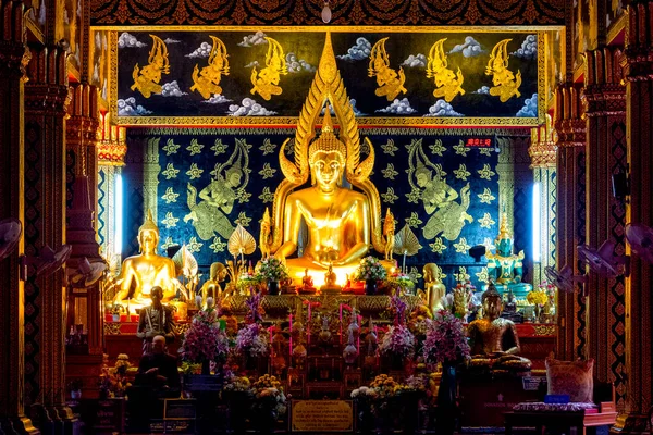 泰国清迈Wat Sum Pow的佛像 — 图库照片