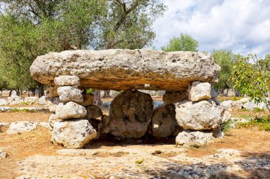 Dolmen Li Scusi, Minervino di Lecce, İtalya