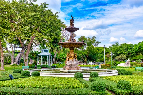 Saranrom Park 'taki çeşme, Bangkok, Tayland