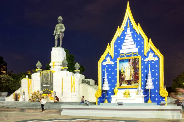 Estatua Del Rey Rama Homenaje Rey Bhumibol Adulyadej Bangkok Tailandia — Foto de Stock