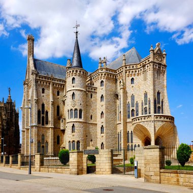 Astorga Piskoposluk Sarayı Antoni Gaudi tarafından tasarlandı, İspanya
