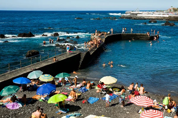 Paseo de San Telmo 'nun önündeki küçük sahil, Puerto de la Cruz, Tenerife, Kanarya Adaları, İspanya