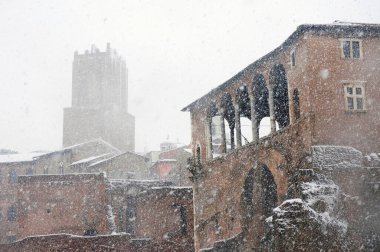 Trajan 'ın Pazarı yoğun kar altında, Roma İtalya