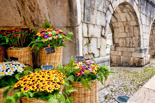 Confetti Bouquet Sale Arches Aqueduct Svevo Sulmona Italy — Fotografia de Stock
