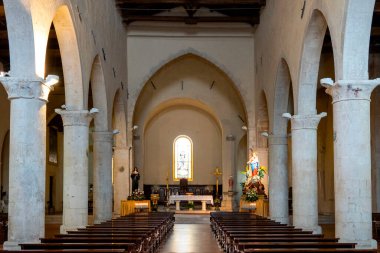 Santa Maria della Tomba Kilisesi, Sulmona, İtalya