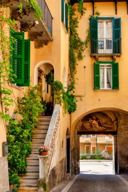 Porta di Santa Maria della Tomba, Sulmona, İtalya
