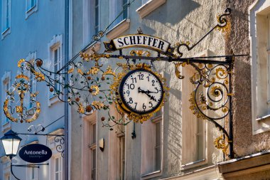 Linzer Gasse, Salzburg, Avusturya 'da süslü saat, 